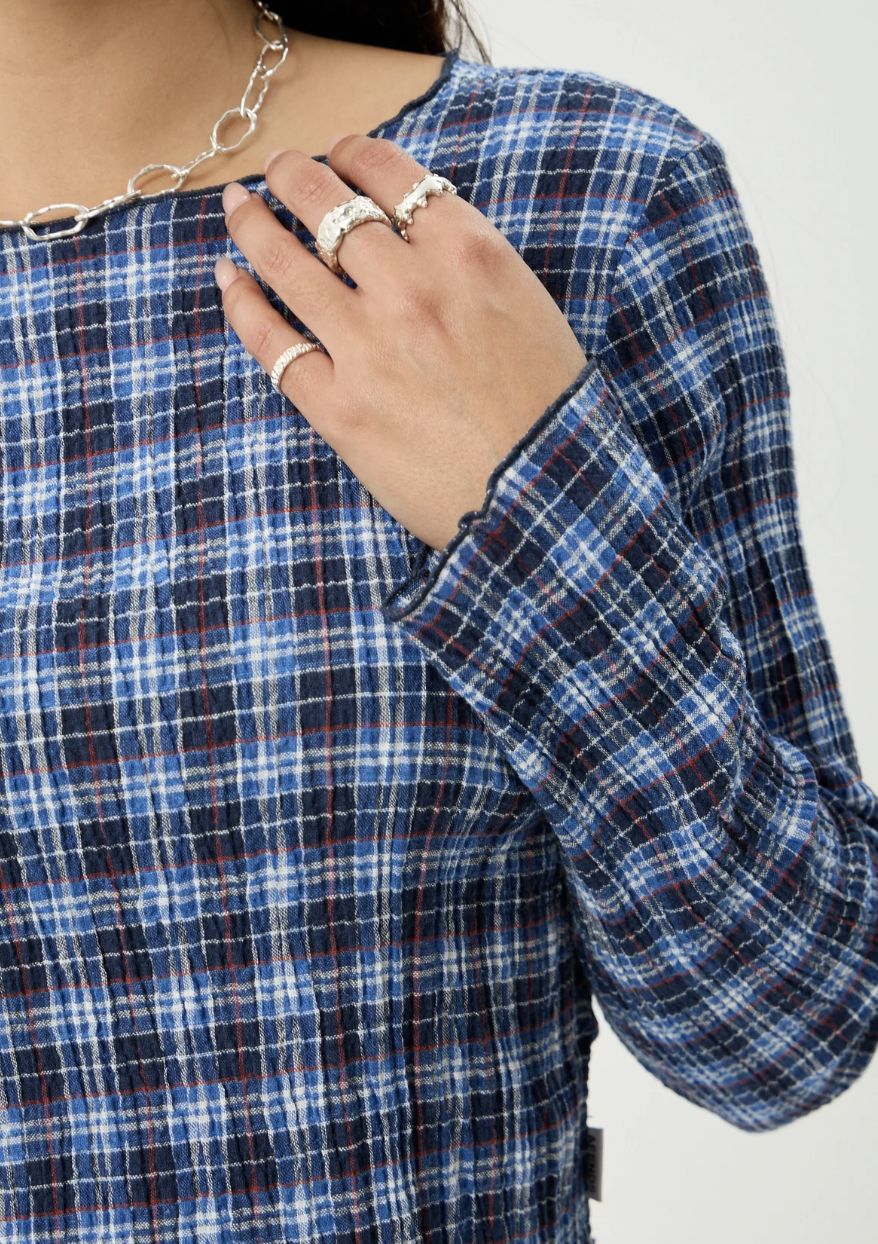 AFENDS WOMENS MOUNTAINS - HEMP SEERSUCKER LONG SLEEVE TOP - NAVY RED CHECK