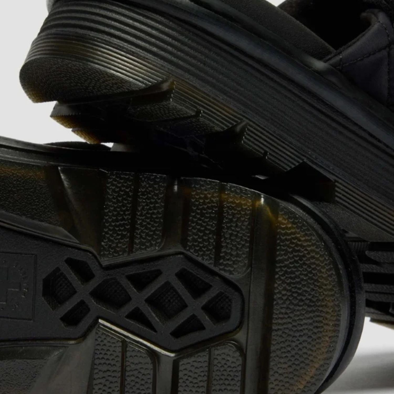 DR MARTENS ZEBZAG QUILTED CANVAS SLIDE- BLACK ECONYL WOVEN WR