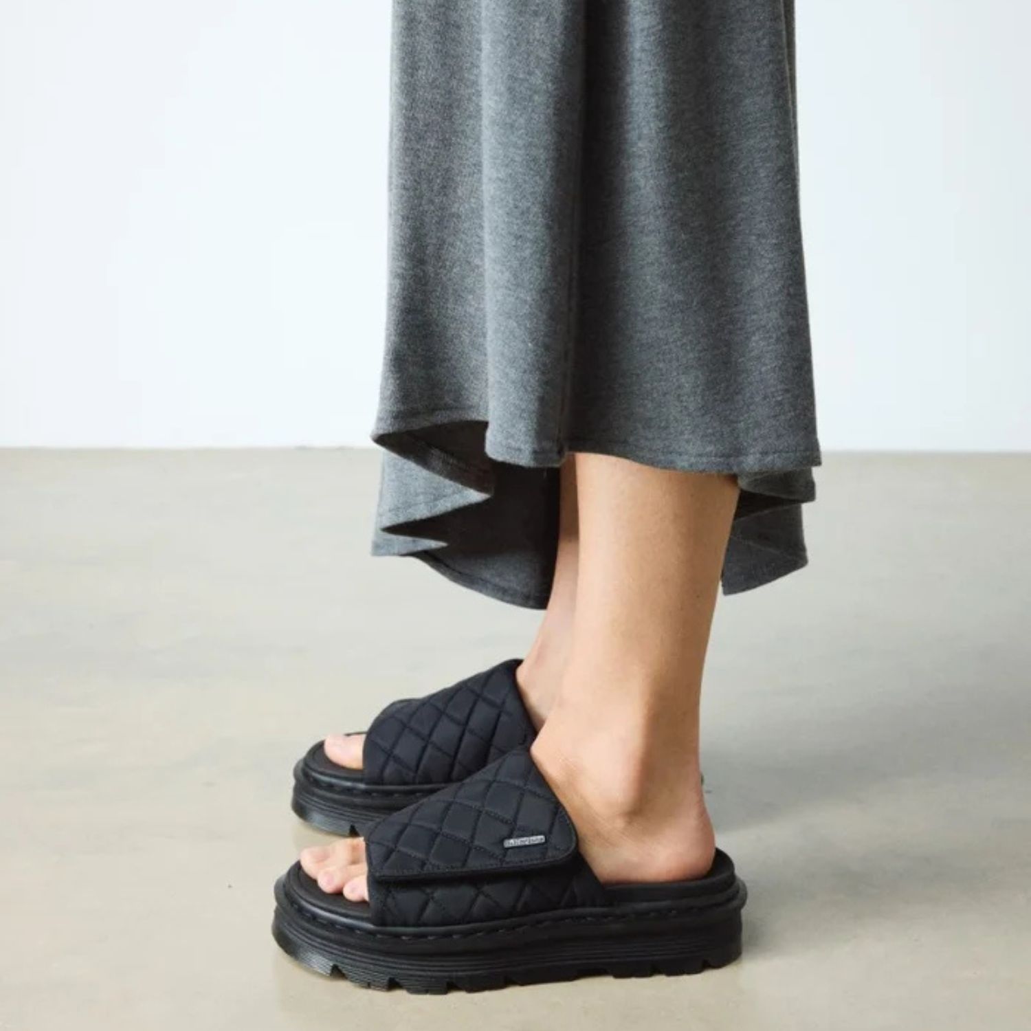 DR MARTENS ZEBZAG QUILTED CANVAS SLIDE- BLACK ECONYL WOVEN WR