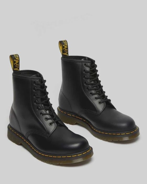 DR MARTENS 1460 8 EYE BOOT - BLACK SMOOTH