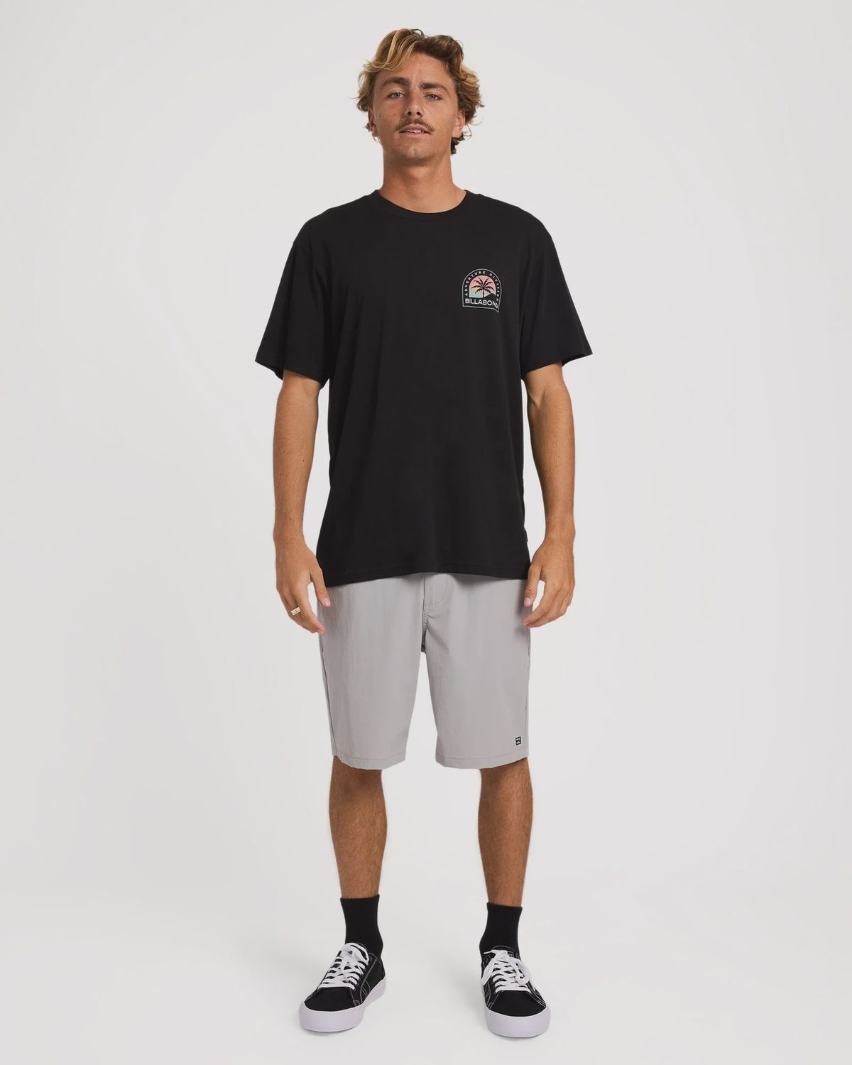 BILLABONG MENS SUN DOWN ADIV PREMIUM SS TEE - BLACK
