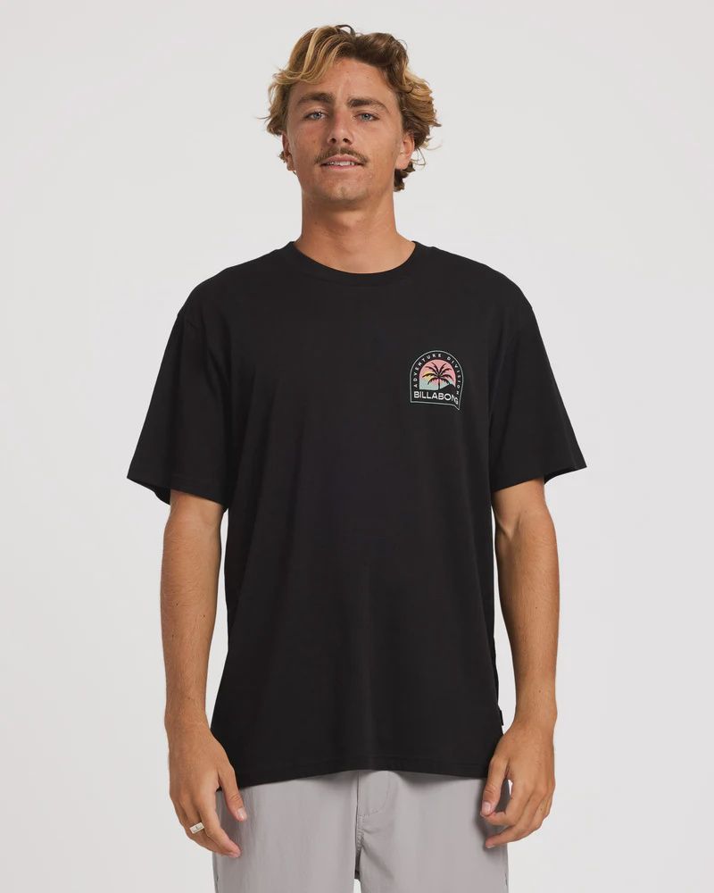 BILLABONG MENS SUN DOWN ADIV PREMIUM SS TEE - BLACK