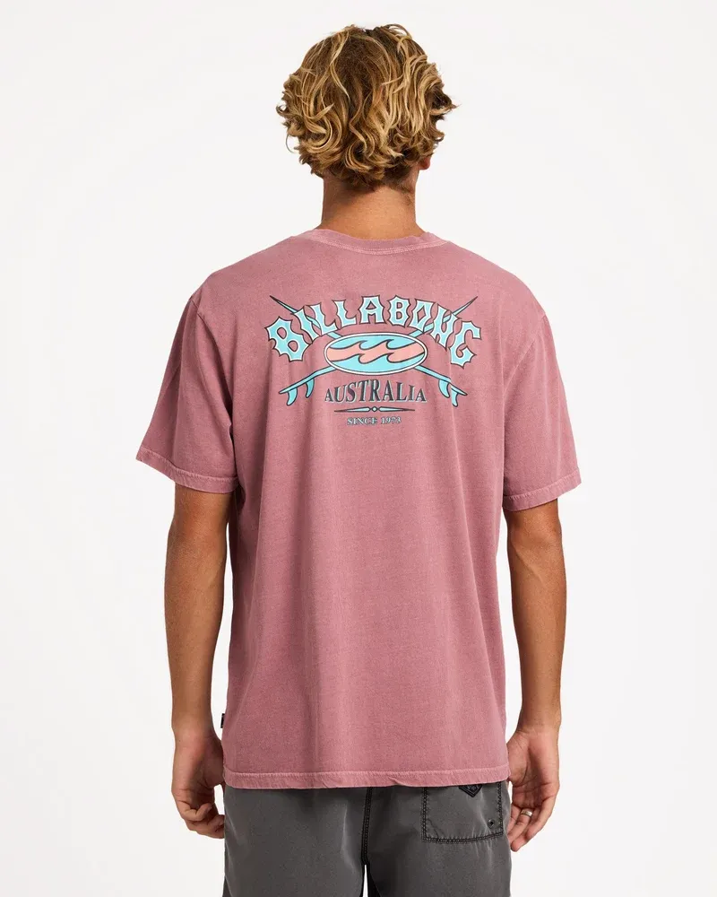 BILLABONG MENS HERITAGE ARCH WW PREMIUM SS TEE - RED DAHLIA
