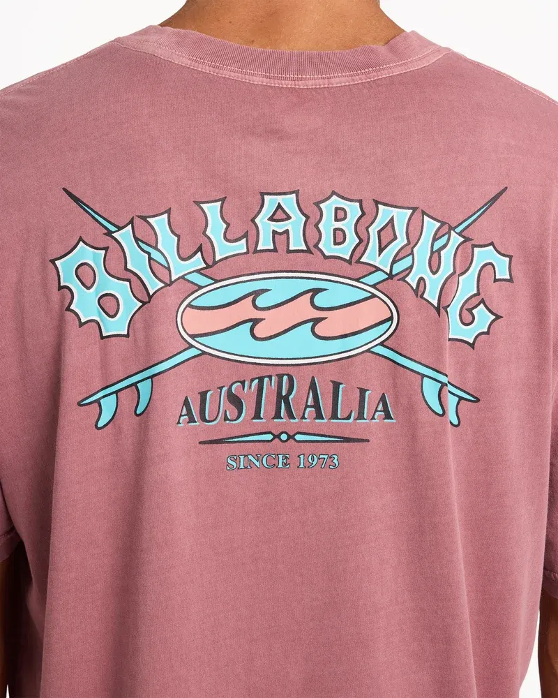BILLABONG MENS HERITAGE ARCH WW PREMIUM SS TEE - RED DAHLIA