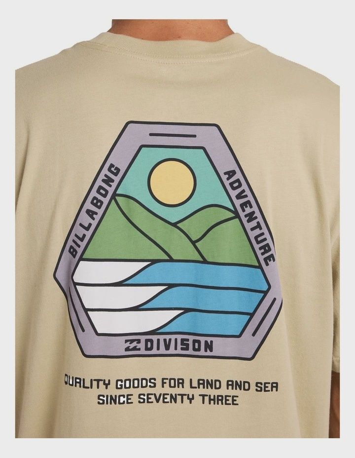 BILLABONG MENS ROCKIES ADIV PREMIUM SS TEE - SAND KHAKI