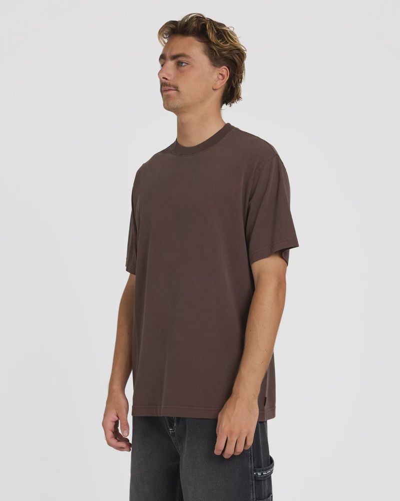BILLABONG MENS PREMIUM WAVE WASH SS TEE - CHOCOLATE