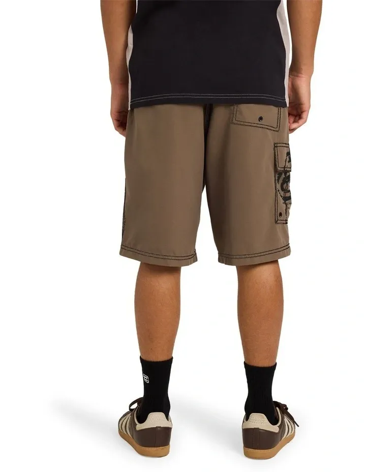 BILLABONG MENS THROW ON 22" BOARDSHORT - GRAVEL