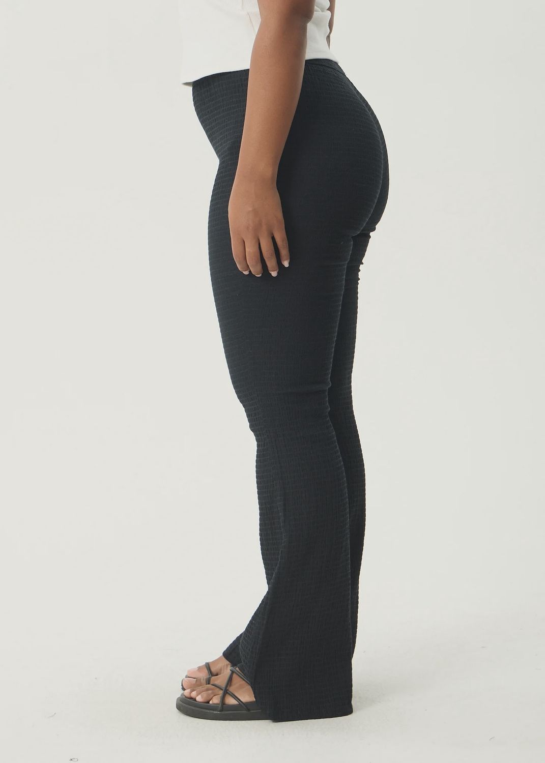AFENDS WOMENS FOCUS SEERSUCKER FLARE PANT - BLACK