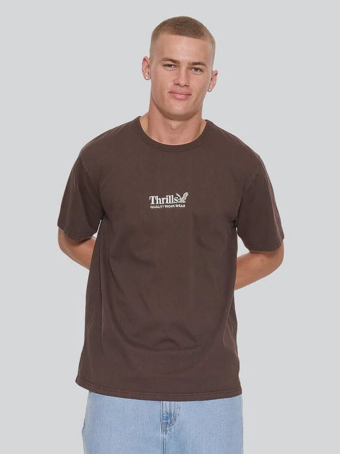 THRILLS MENS THRILLS WORKWEAR EMBRO MERCH TEE - POSTAL BROWN