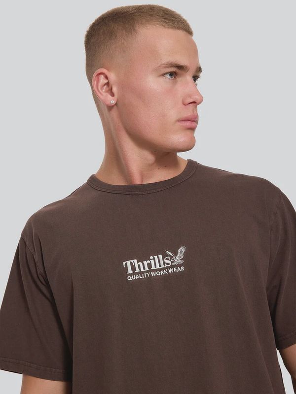 THRILLS MENS THRILLS WORKWEAR EMBRO MERCH TEE - POSTAL BROWN