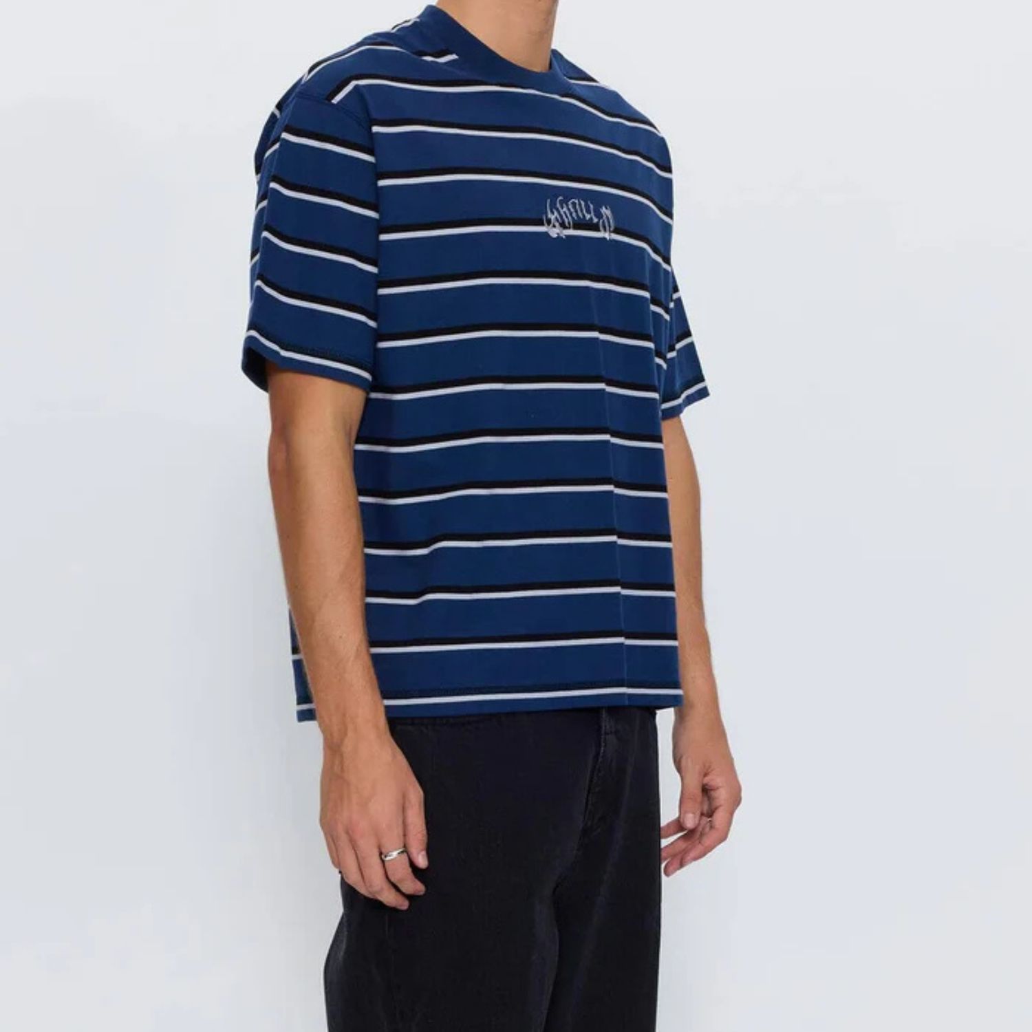 THRILLS MENS STAGGER BIG STRIPE OVERSIZE BOX CROP TEE - BLACK