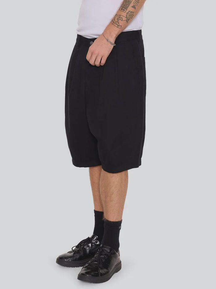 THRILLS MENS CHAOS BARREL LEG BALLOON BAGGY SHORT - BLACK