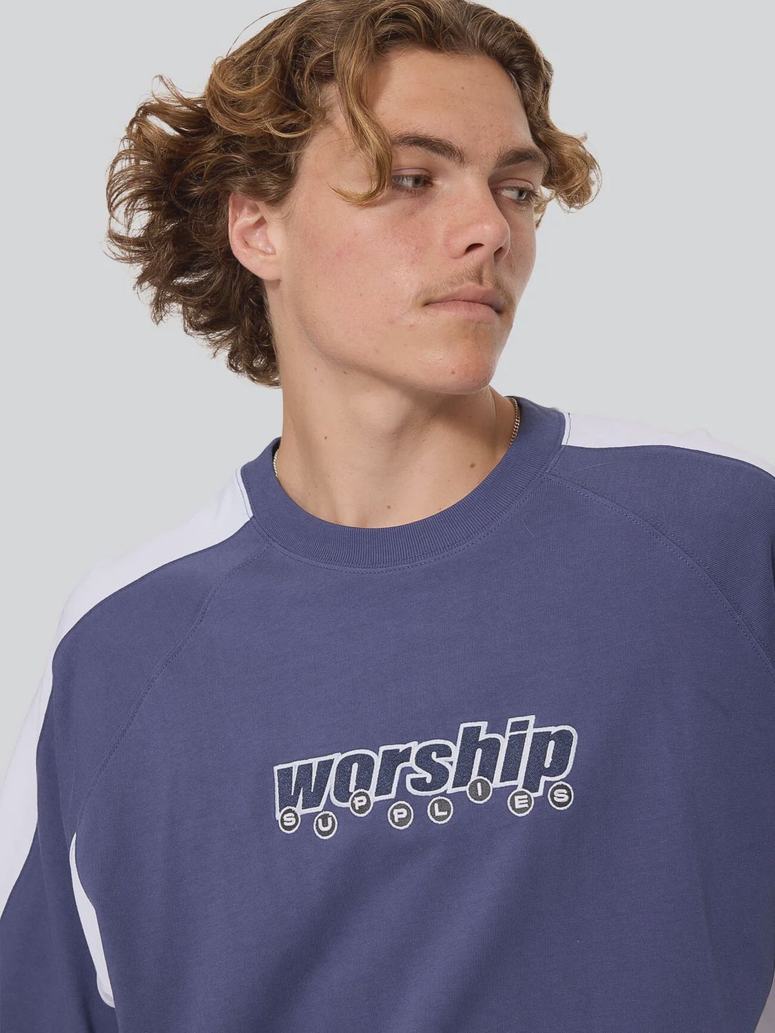 WORSHIP MENS LINE STEPPER BOX CROP RAGLAN TEE - CROWN BLUE