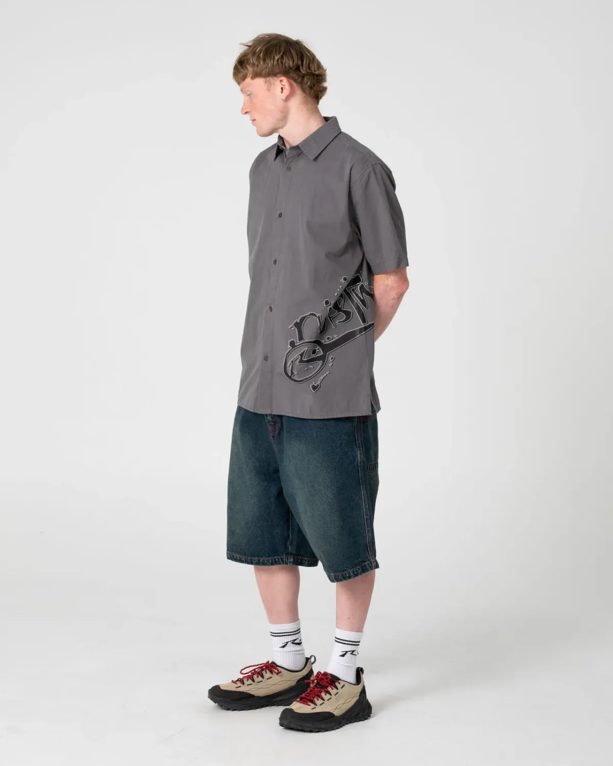 RUSTY MENS SPRAY N PRAY SHORT SLEEVE SHIRT - STEEL