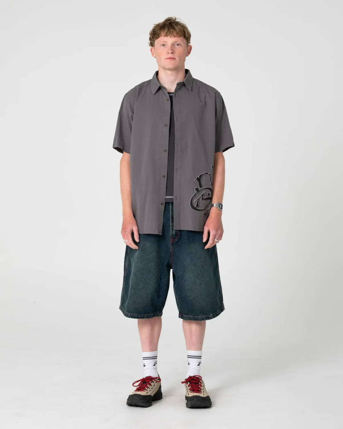 RUSTY MENS SPRAY N PRAY SHORT SLEEVE SHIRT - STEEL