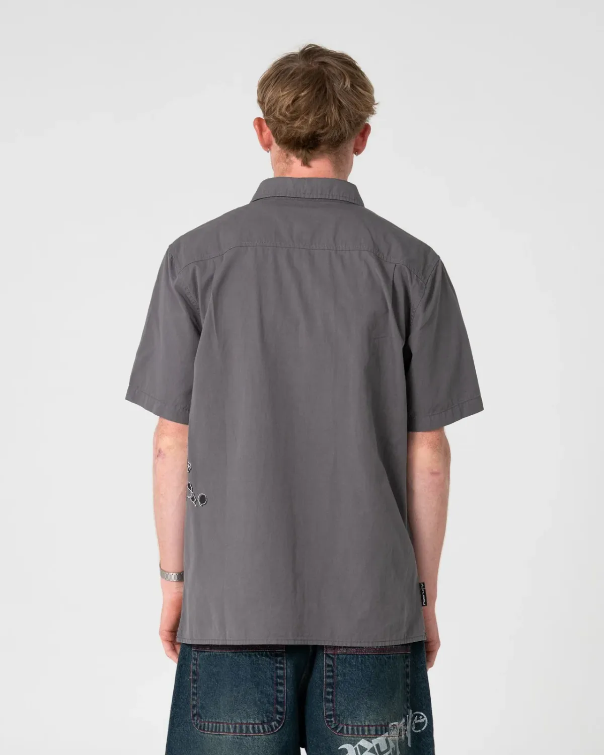 RUSTY MENS SPRAY N PRAY SHORT SLEEVE SHIRT - STEEL