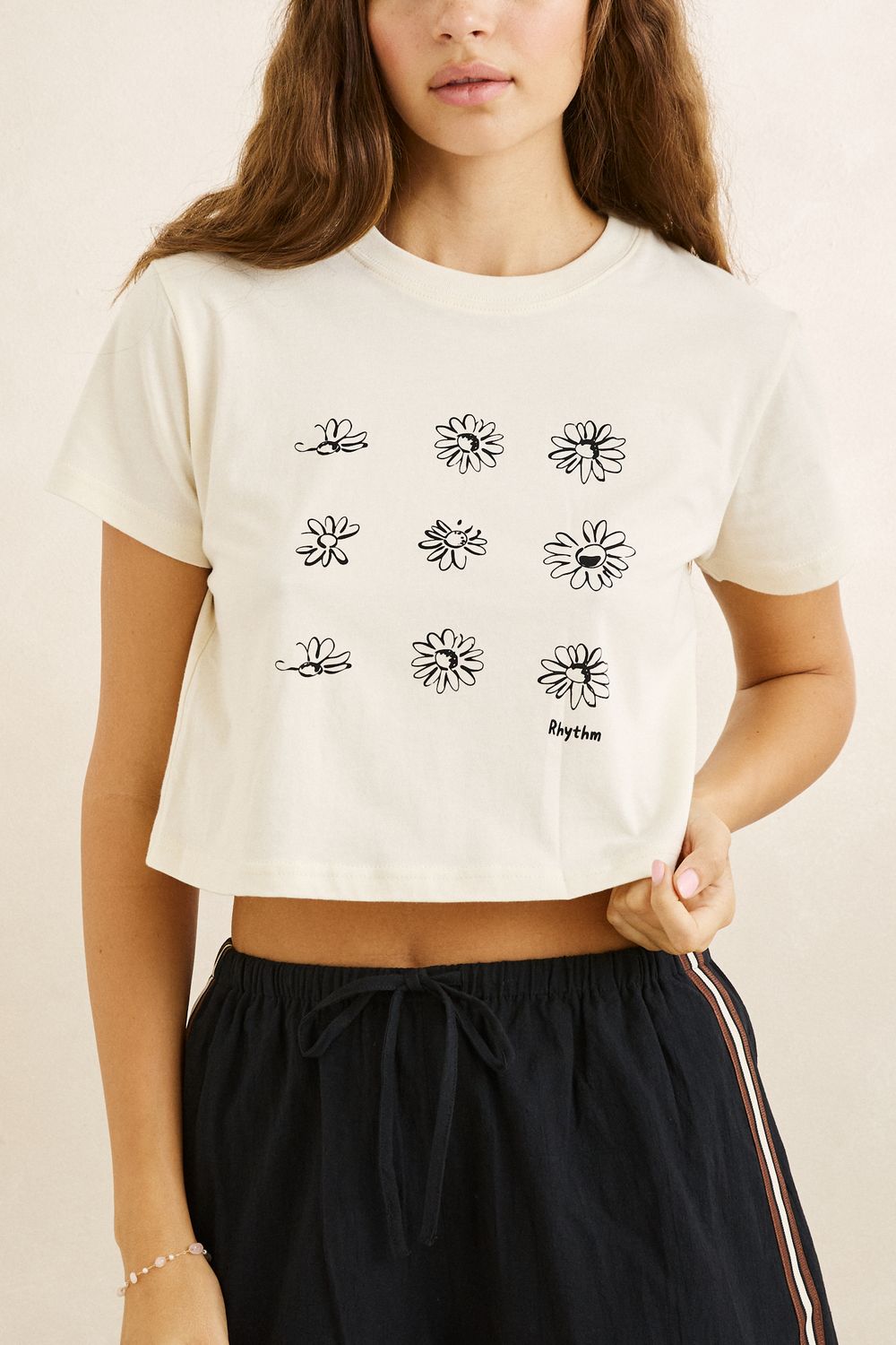 RHYTHM WOMENS GEORGIA FLORAL CROP CREW TEE - WHTIE