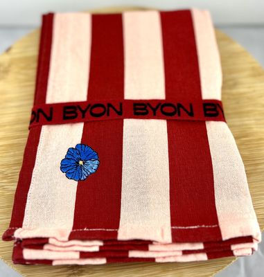 Rood-roze gestreepte servetten met blauw viooltje van Byon