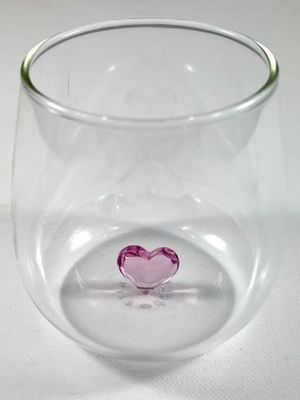 waterglas met roze hartje