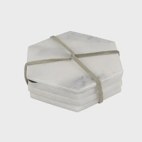 Set van vier witte hexagon onderzetters