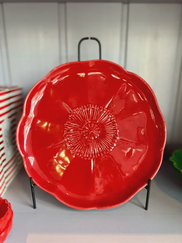 Keramieken rood bord met papaver