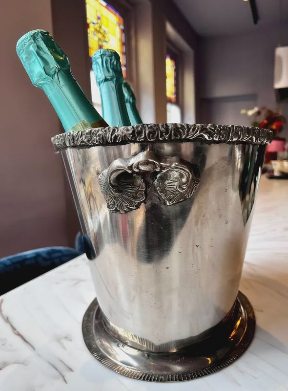Zilveren champagnekoeler voor minimaal drie flessen