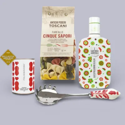 Pasta, olijfolie, tomaten in blik