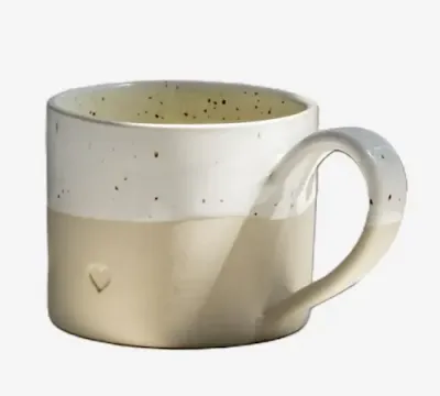 koffiemokken en kopjes voor koffie en thee