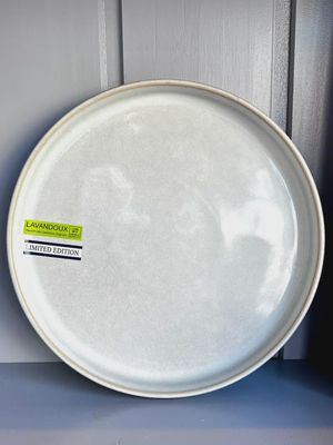 Beige ontbijtbord van aardewerk van Lavandoux met subtiel reactief glazuur