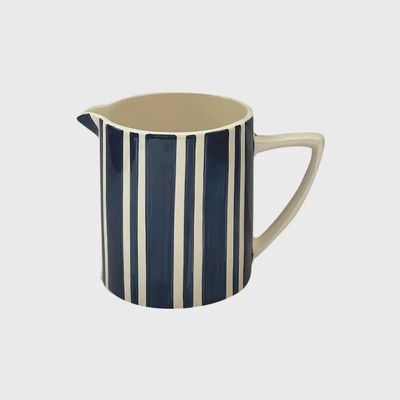 Blauw gestreepte karaf van keramiek