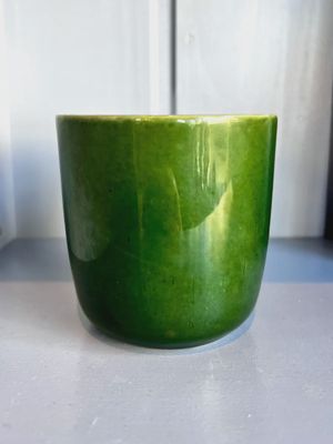 Groene cappuccino mok van Lavandoux van steengoed met reactief glazuur
