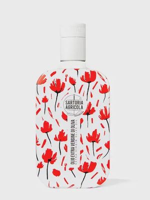 Olijfolie extra vergine in fles met rode poppy bloemen