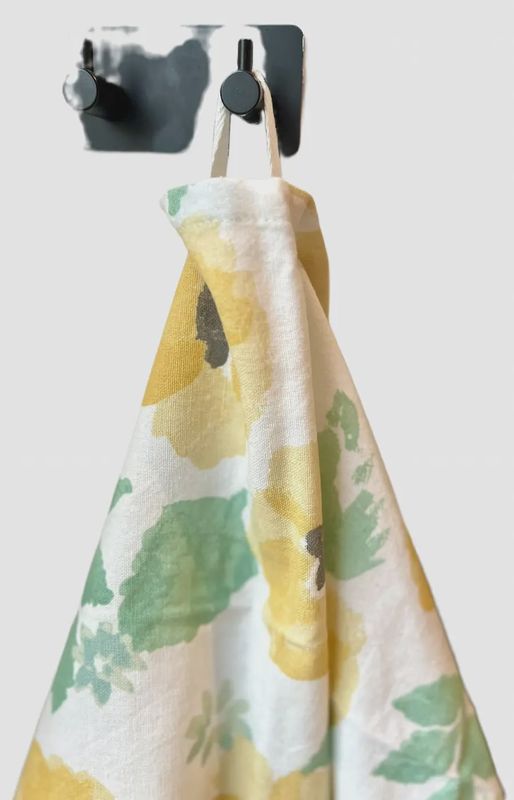 katoenen theedoek Sagaform met gele bloemen en ophanglus voor keuken