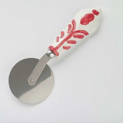 Handgedecoreerde Vietrese pizzasnijder met pomodoro-logo van Italianavera