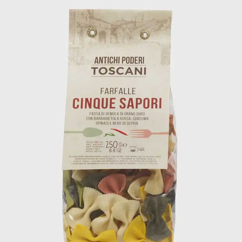 Kleurrijke farfalle pasta met vijf smaken van natuurlijke ingrediënten 250 g