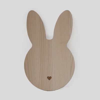Houten ontbijtplank konijn van beukenhout met hartgravure