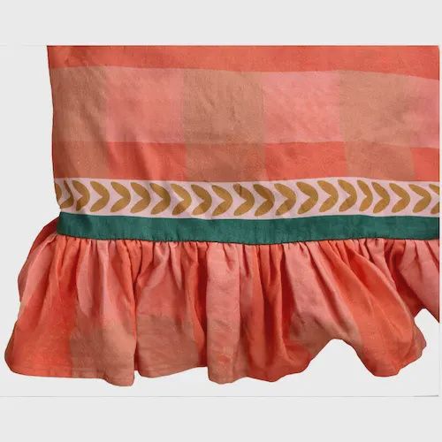 Roze katoenen tafelkleed 180x240 cm met ruffle rand voor elegante tafelsetting