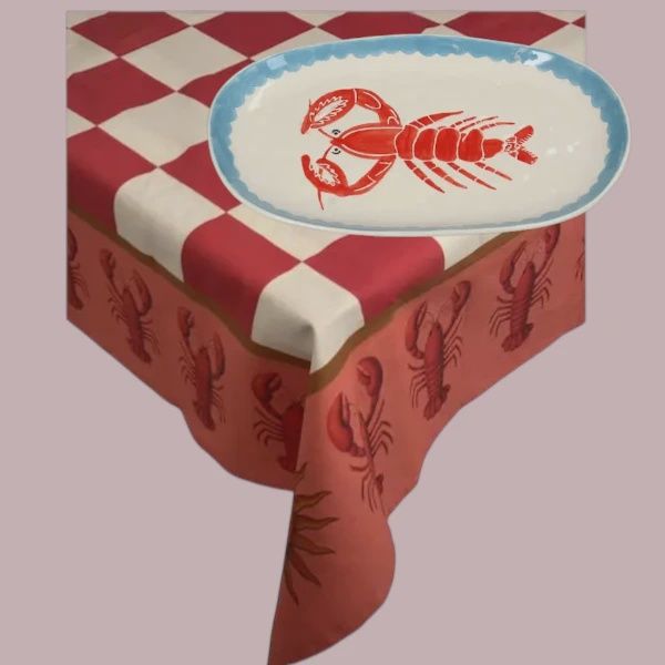 kreeften tafelset met bord en tafelkleed op gedekte tafel