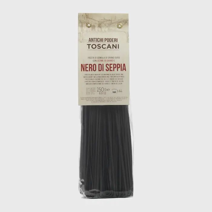 Ambachtelijke linguine met inktvisinkt uit Toscane