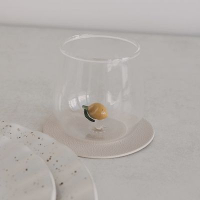 Transparant drinkglas met klein citroen detail