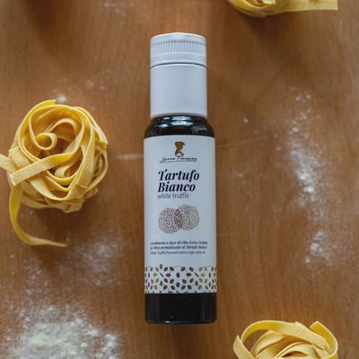 Extra vierge truffelolie met witte truffel van Donna Francesca uit Italië
