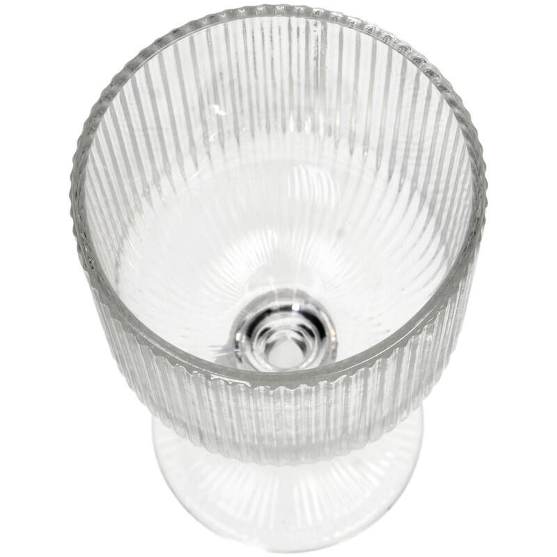 Transparant wijnglas met verticaal streepdesign voor sfeervolle tafelsetting