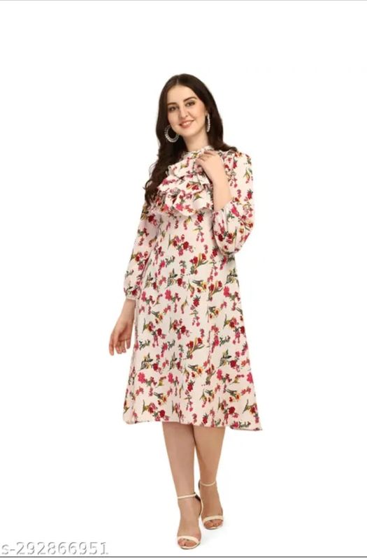 OOMPH Women&#39;s Floral Round Green Kurtis