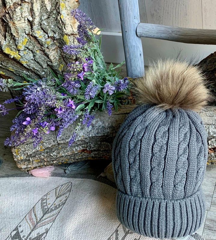 Gorro con un pompón