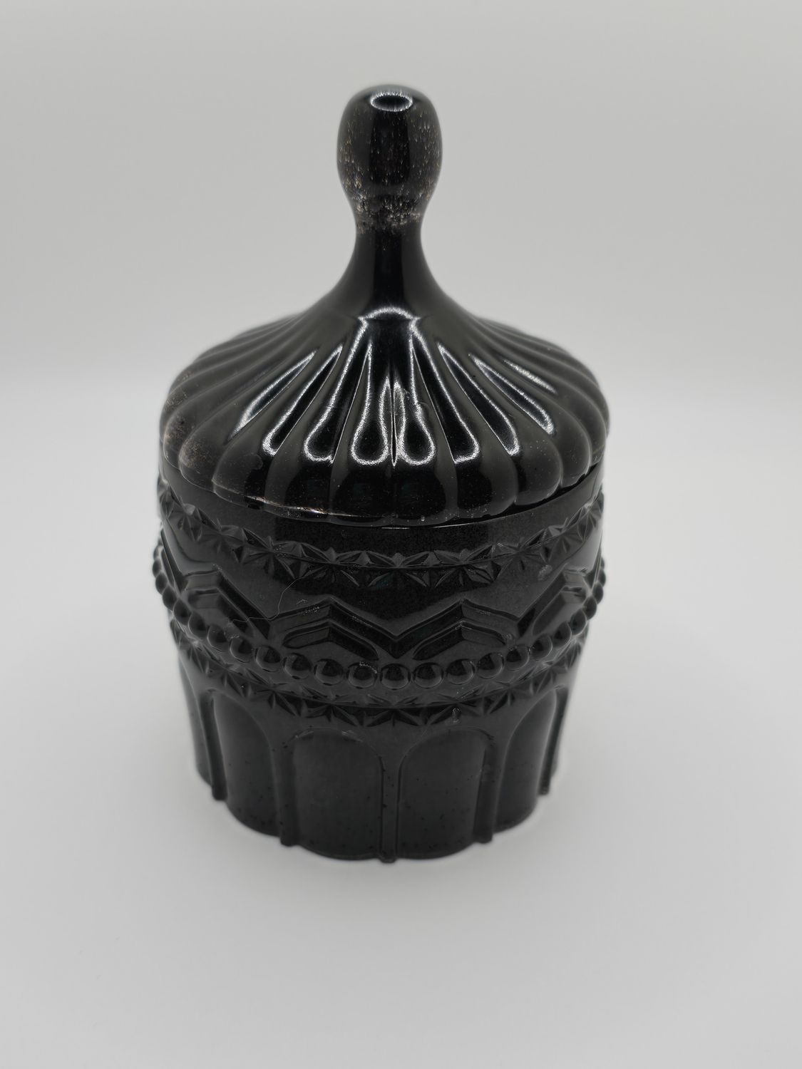 black jar