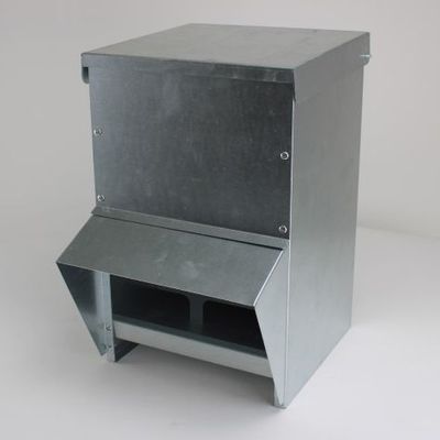 metalen  voerbak 14 kg met regenkap