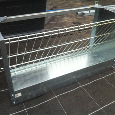 ophangbare hooiruif met voerbak 1 meter