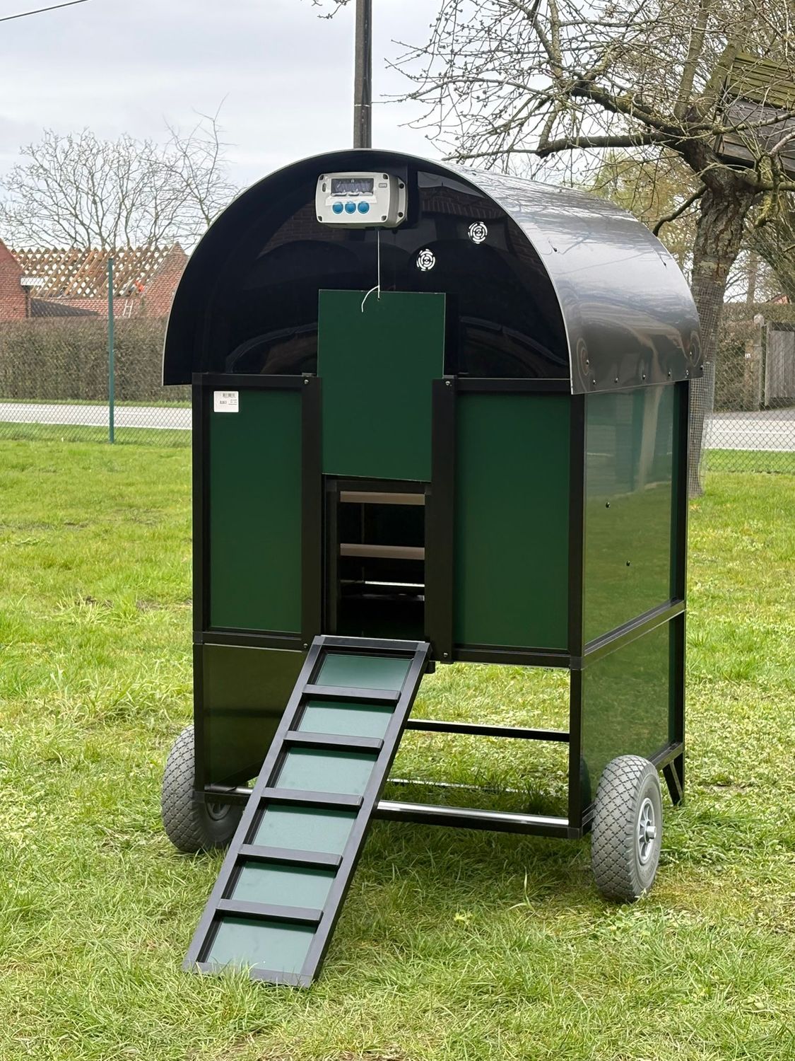 Calimero's coop medium- Green kippenhok Aluminium - mobiel - VERHOOGD Calimero's coop medium- Green kippenhok Aluminium - mobiel - VERHOOGD