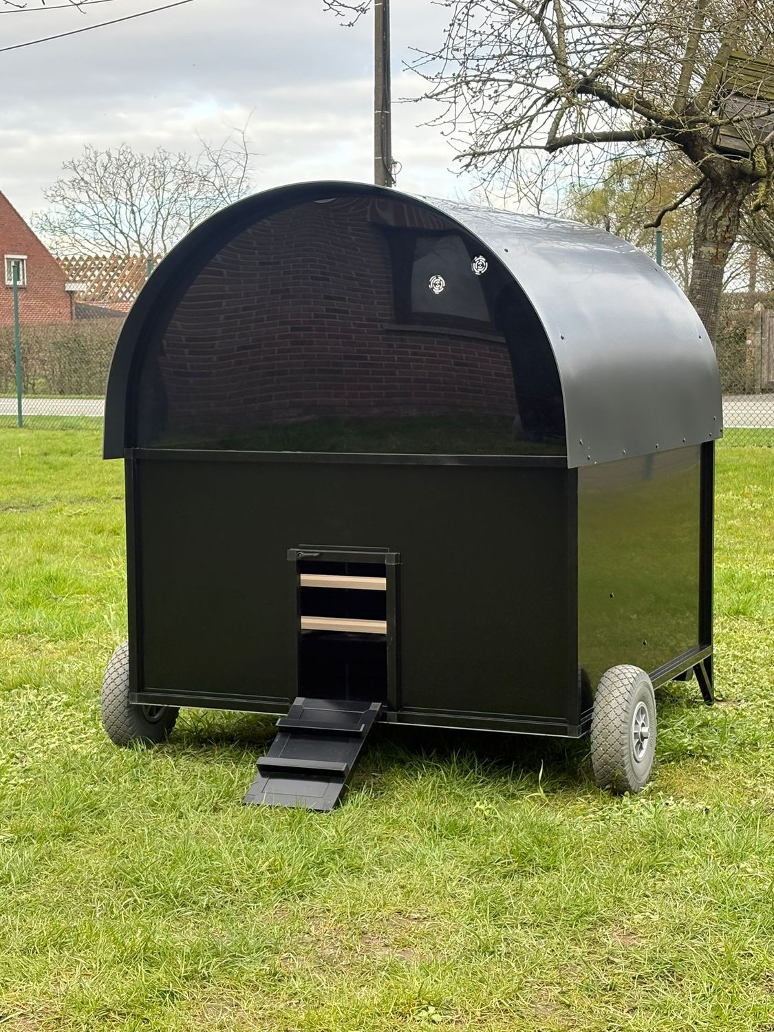 Calimero's Coop Large kippenhok Aluminium Zwart - hok van de toekomst Calimero's Coop Large kippenhok Aluminium Zwart - hok van de toekomst