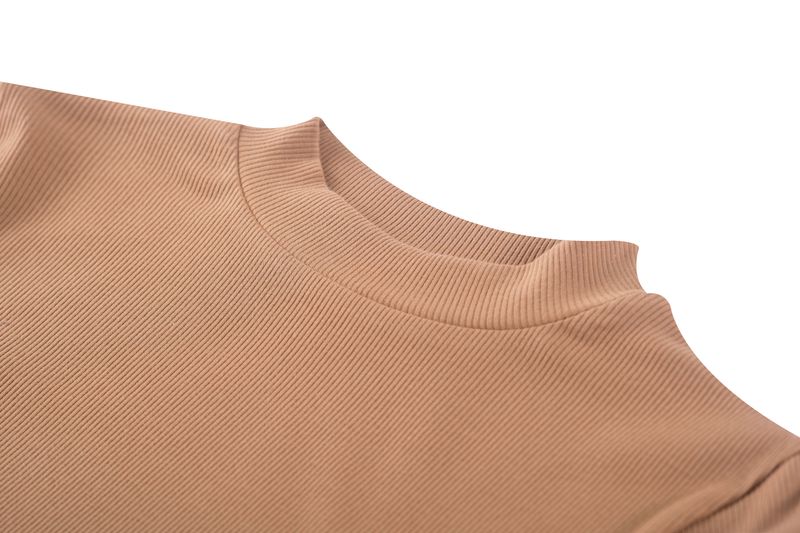 Awesome  longsleeve – cropped model – zandkleurig ribmateriaal